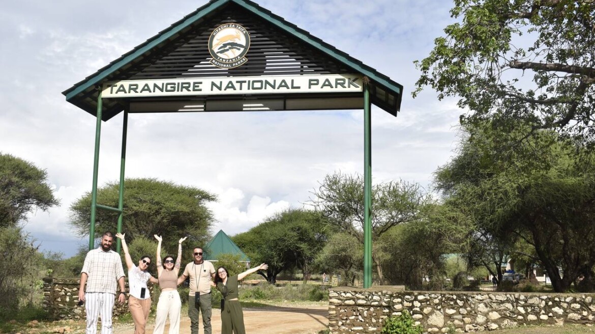 Traveling in Tanzania with family or friends: why Choose a private safari and how to tailor it to your group